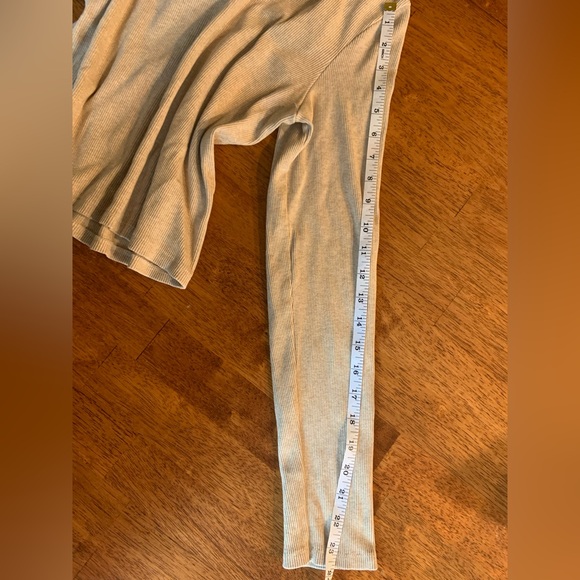 Universal Thread Beige Long Sleeve Ribbed Cropped Basic Top in Oatmeal Women’s M - Picture 10 of 10